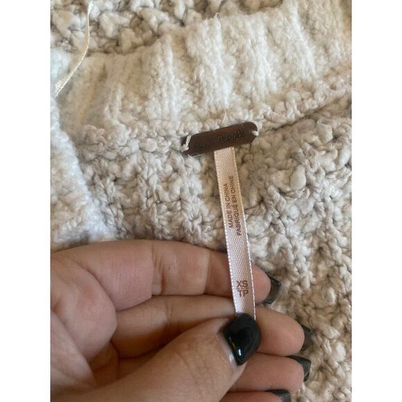 Free People Cozy Cream Knit Button-Front v-neck Sweater With high low Hem sz XS - Picture 8 of 9